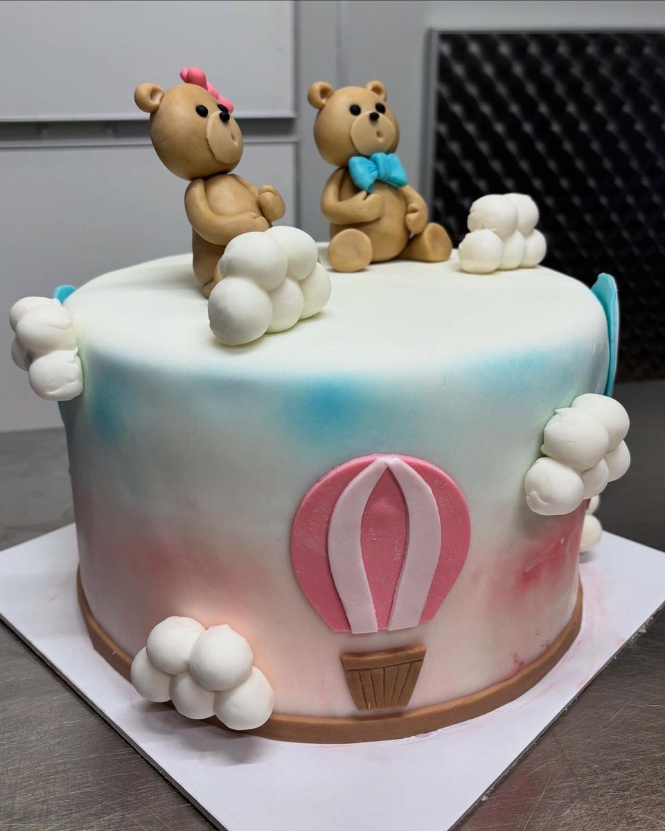 Torta con orsetti e mongolfiera di zucchero