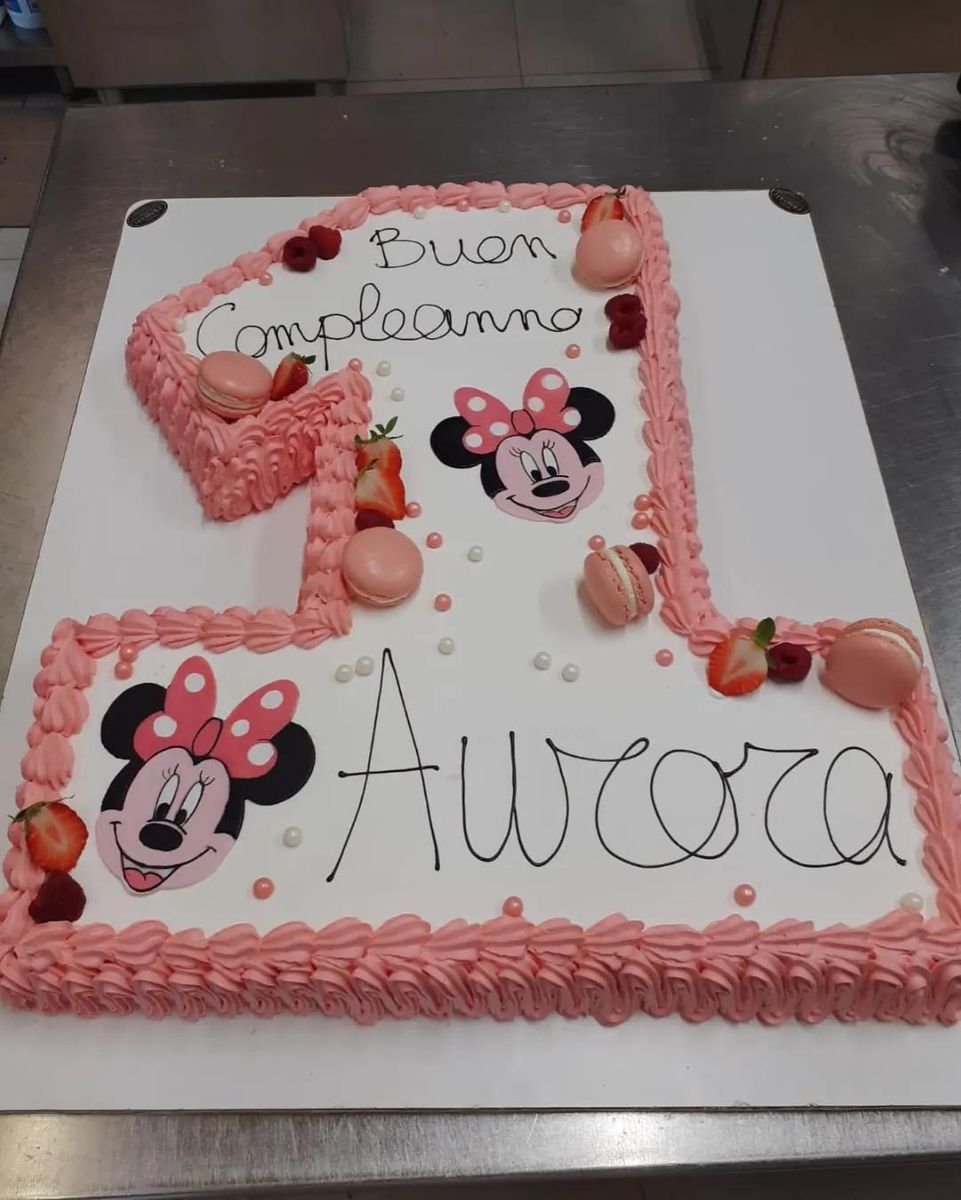 Torta di primo compleanno rosa a tema Minnie