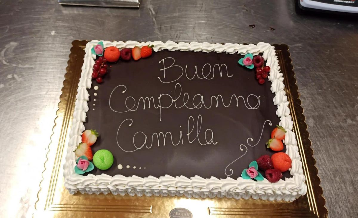 Semifreddo al cioccolato con frutta fresca e dedica