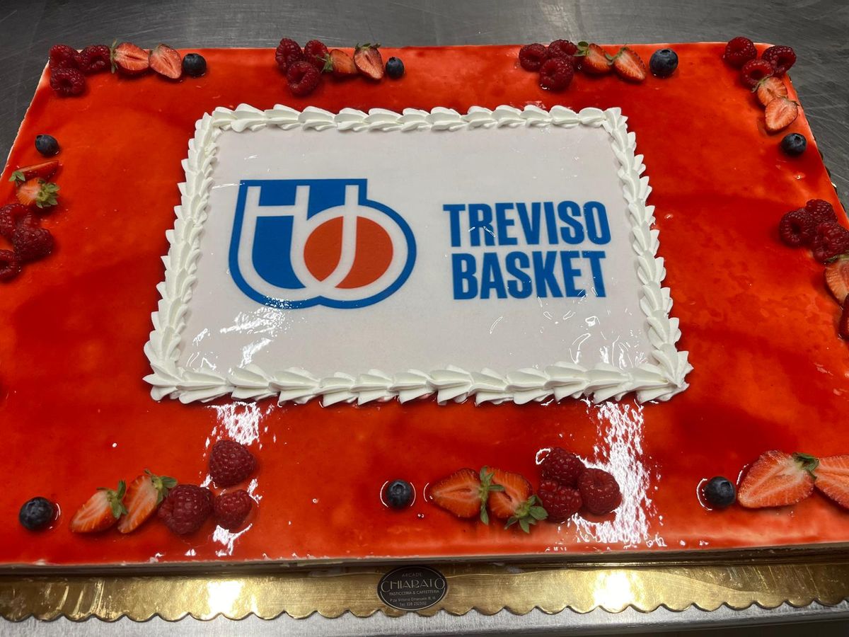 Semifreddo con logo stampato e frutti rossi