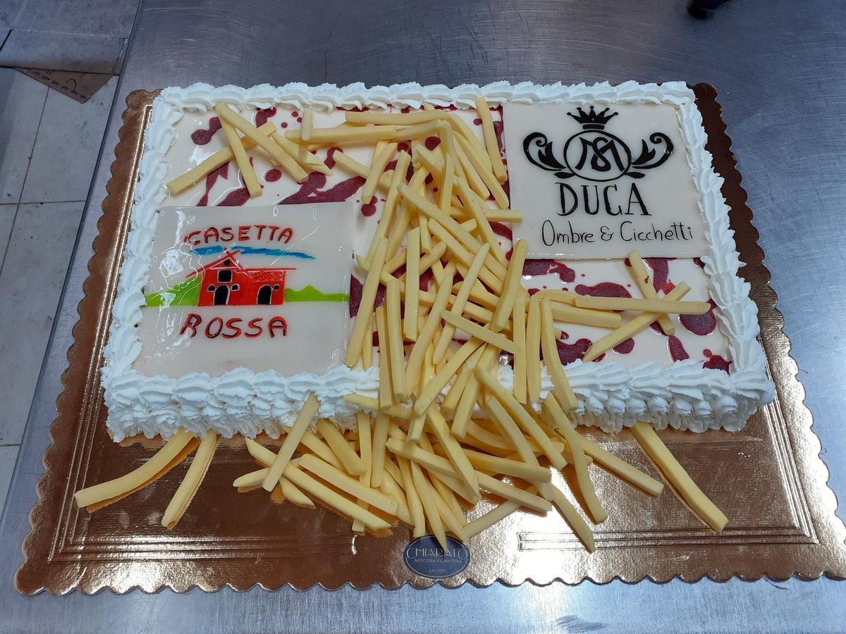 Semifreddo decorato con logo su misura